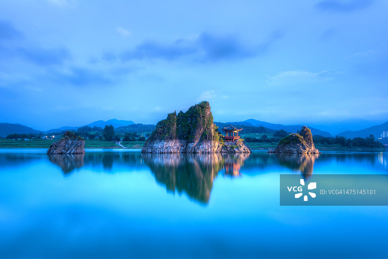 岛潭三峰图片素材