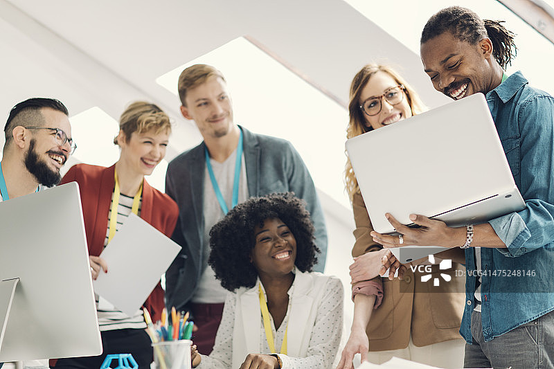 创意启动头脑风暴图片素材