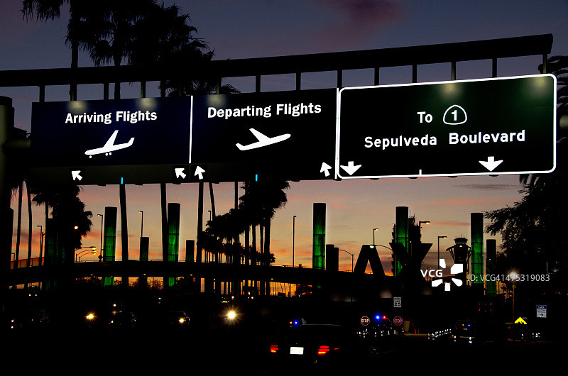 机场街道标志和交通图片素材