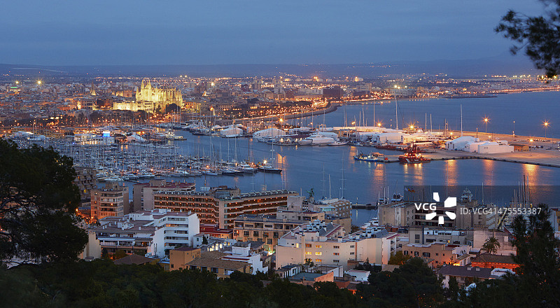 黄昏时分的帕尔马马略卡岛高视角景观图片素材