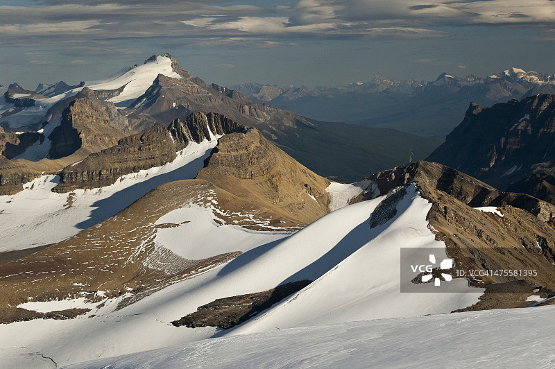 从观测峰看到的南面景色图片素材