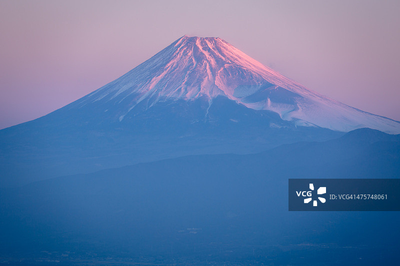 清晨的柔和光线图片素材