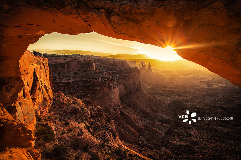 峡谷地的日出图片素材