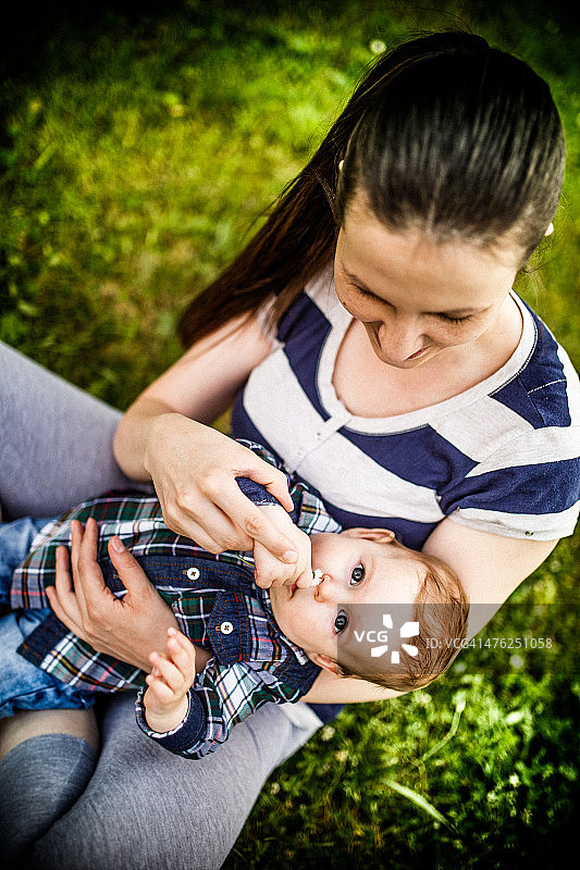 母亲和儿子图片素材