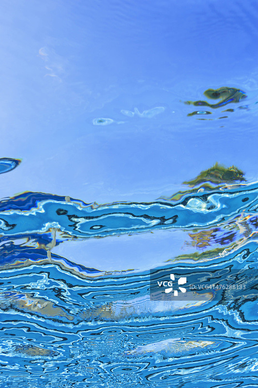 棕榈树倒影图片素材