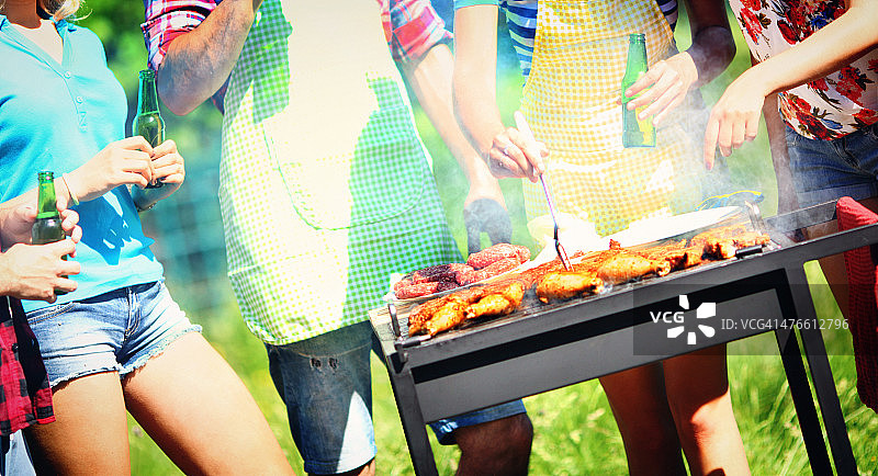 后院烧烤派对图片素材