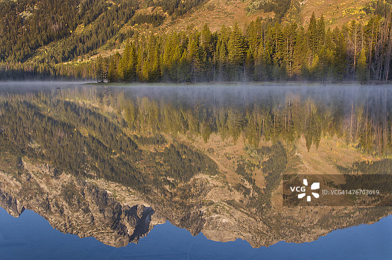 大提顿国家公园的弦湖倒影图片素材