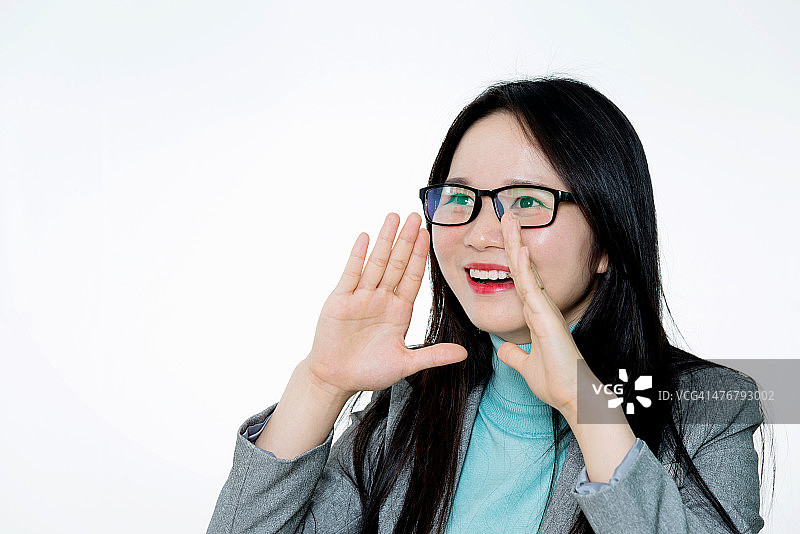 呼喊的亚洲年轻女人图片素材