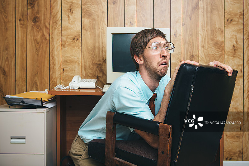 过去焦虑的上班族图片素材