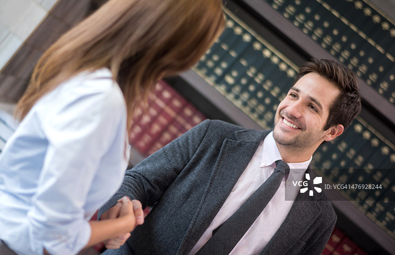 律师握手图片素材