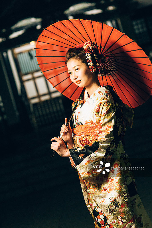 日本女人手持油纸伞图片素材
