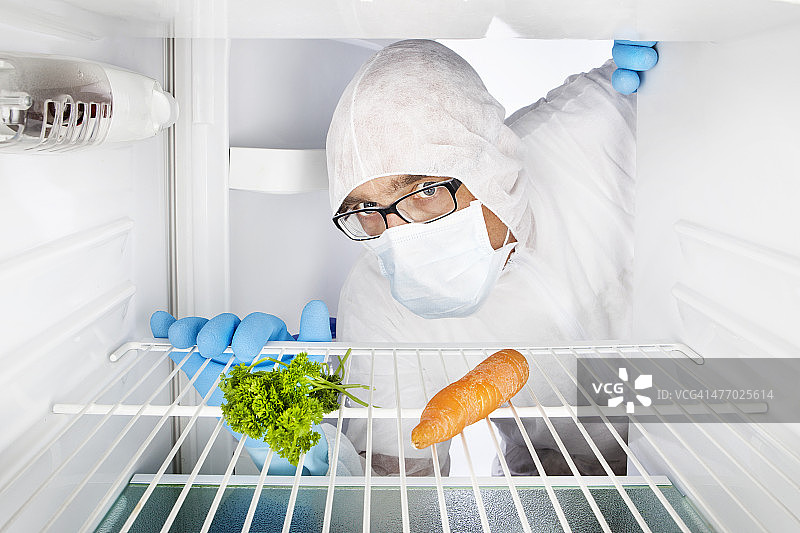 防护服、面罩、冰箱和胡萝卜：有毒食品图片素材