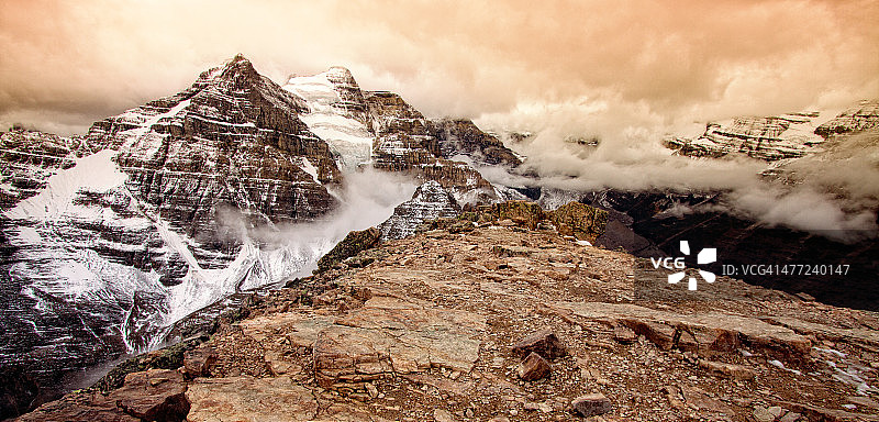 云雾面纱图片素材