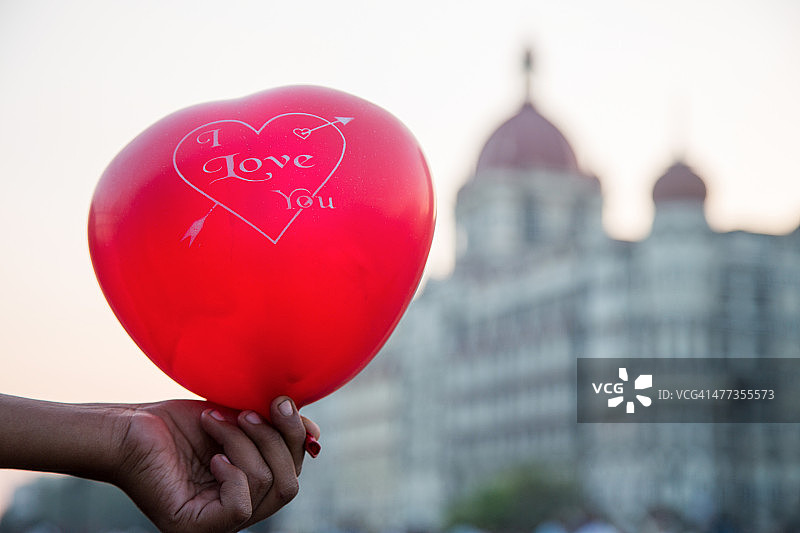 红色气球和泰姬陵宫殿酒店图片素材