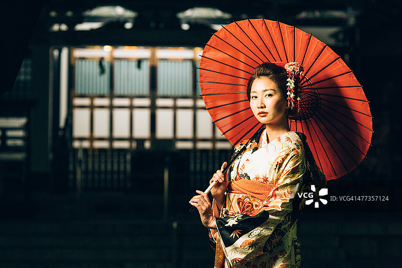 日本女人手持油纸伞图片素材