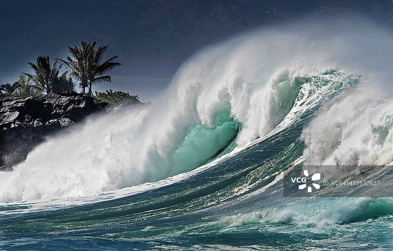 北岸巨浪图片素材