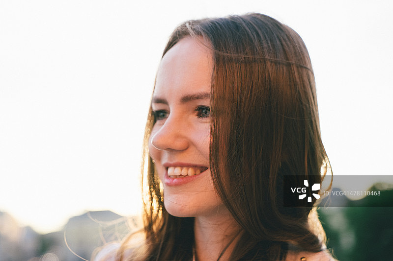 迷人的年轻女人特写图片素材