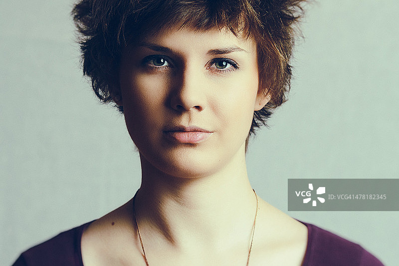 女性正面特写肖像图片素材