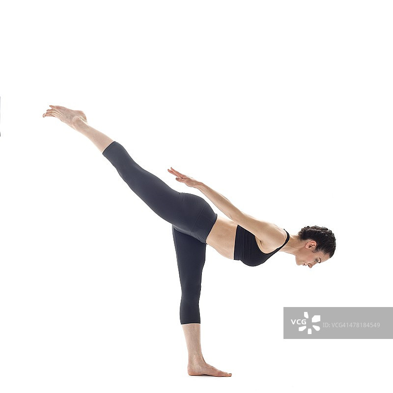 女人练习瑜伽图片素材