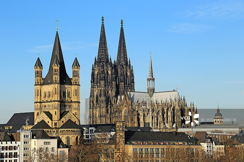 德国科隆大圣马丁教堂与科隆大教堂图片素材