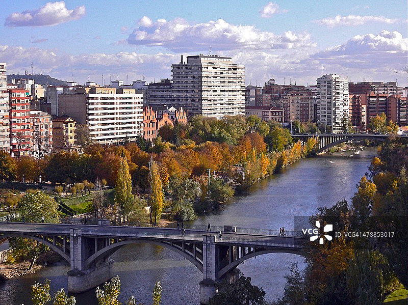 巴利亚多利德的皮苏埃加河图片素材