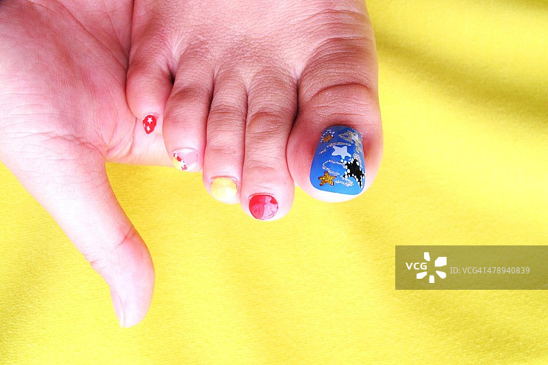 彩色美甲图片素材