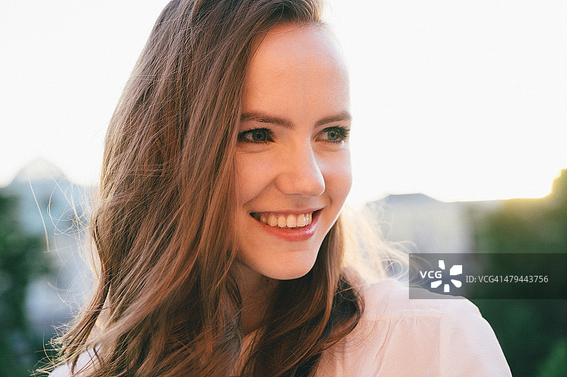 迷人的年轻女人特写图片素材