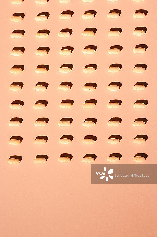 排列成行的药丸图片素材