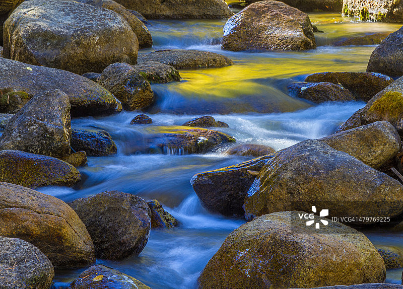 主教溪南叉的秋色图片素材