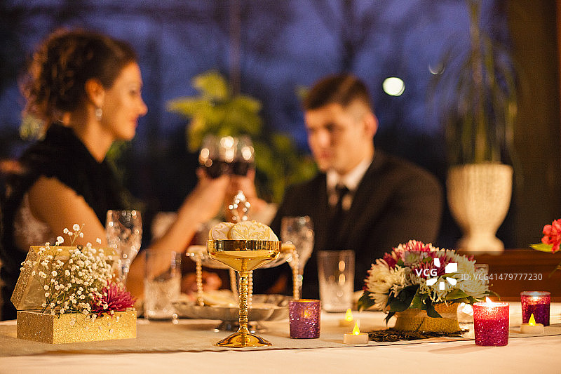 浪漫餐厅晚餐餐桌装饰图片素材