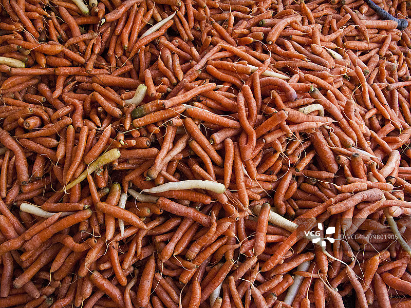 农场摊位上的有机小胡萝卜图片素材