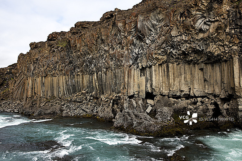 阿尔德亚瀑布的玄武岩柱图片素材