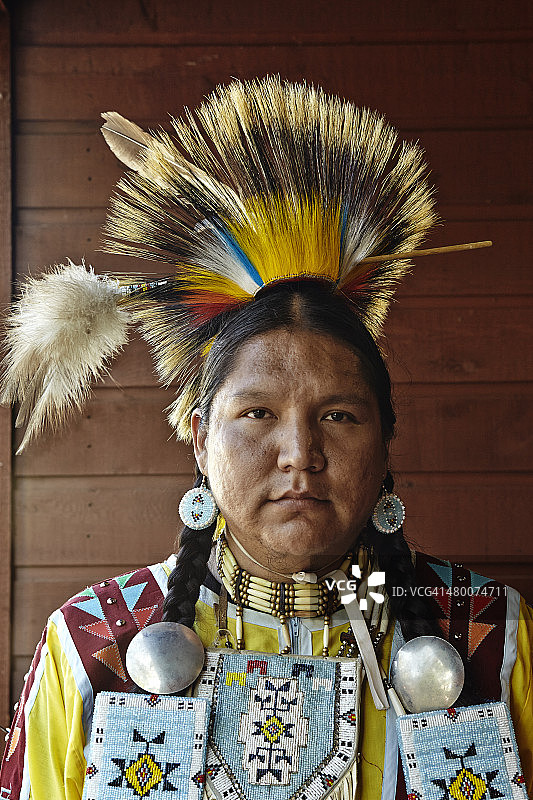 加拿大原住民酋长传统服饰图片素材
