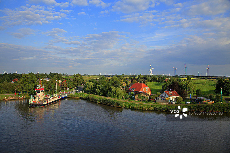 德国基尔运河的库登西渡轮图片素材