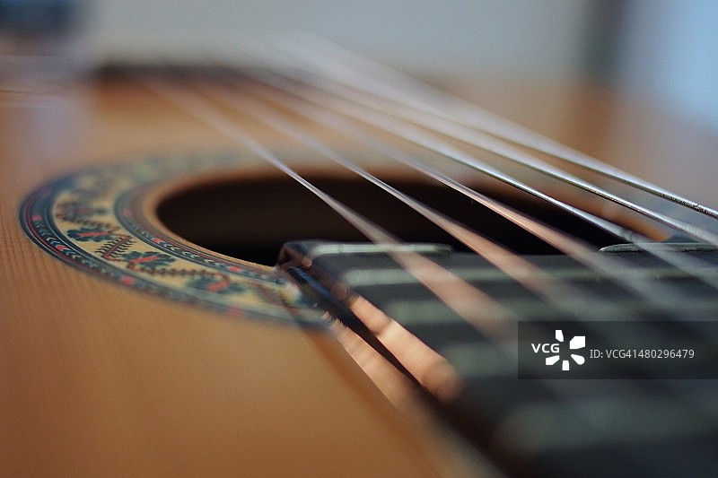 吉他琴弦和琴桁图片素材