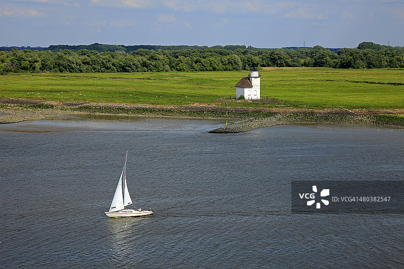 德国格吕克斯堡附近的易北河图片素材