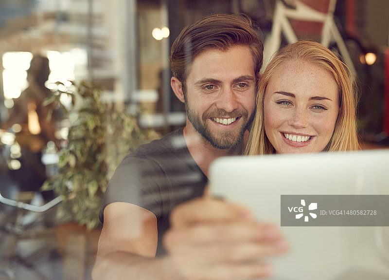 用平板电脑自拍图片素材