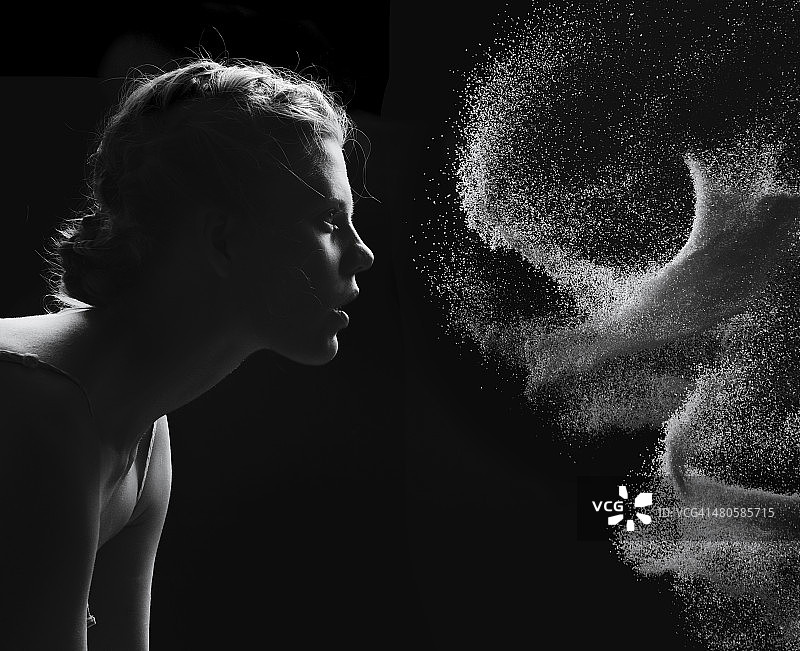 女孩和糖图片素材