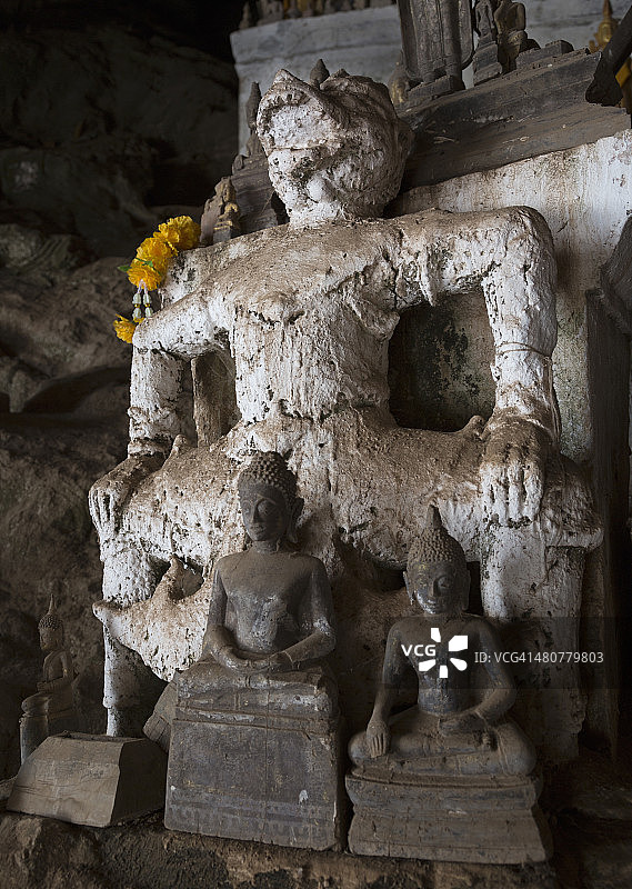 老挝巴乌石窟的牦牛图片素材