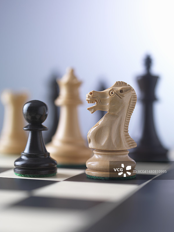 国际象棋游戏：玩家准备将死对方图片素材