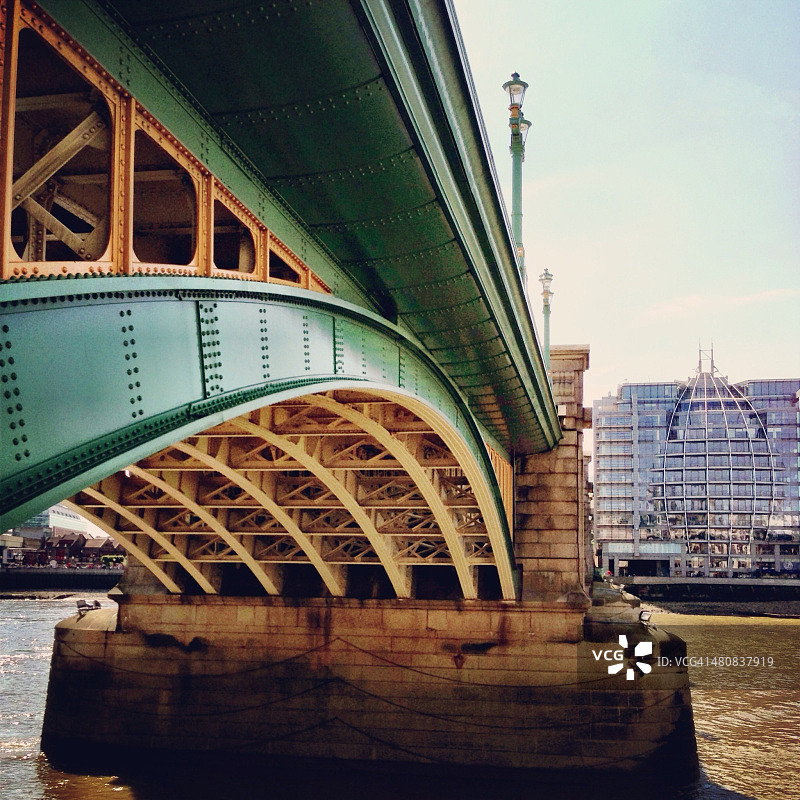 英国伦敦南华克桥图片素材