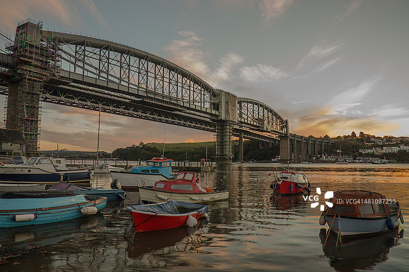 桥下的图片素材
