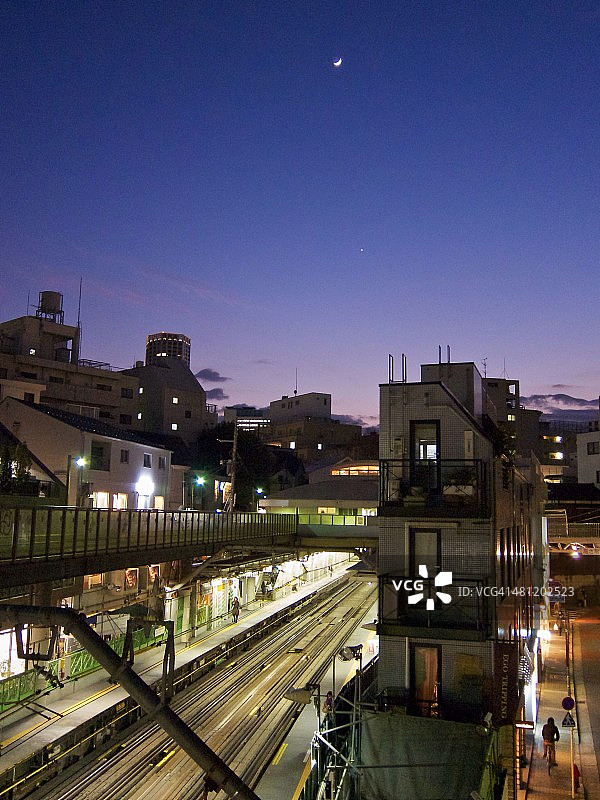 灯火通明，大城市!图片素材