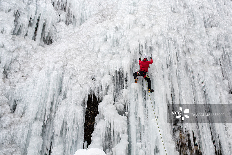 冰上攀登图片素材