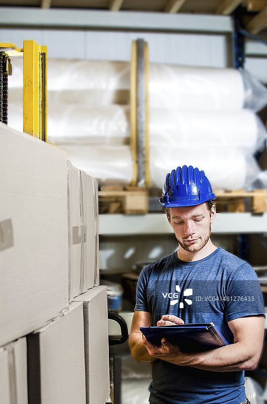 工人检查库存图片素材