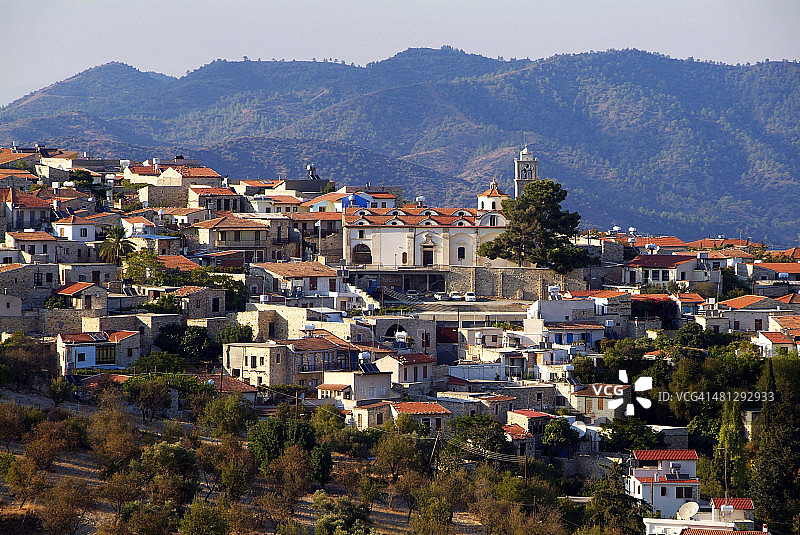塞浦路斯莱夫卡拉山区村庄全景图片素材