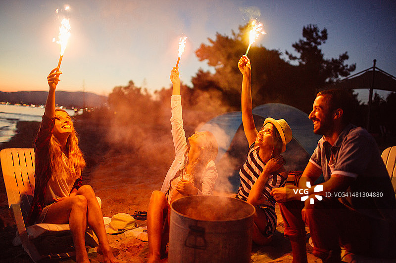 热爱生活，开心大笑！图片素材