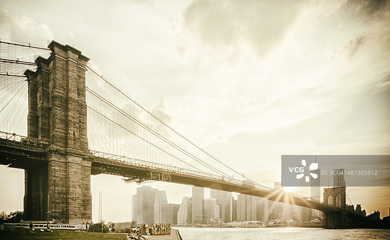 日落时分的布鲁克林大桥图片素材