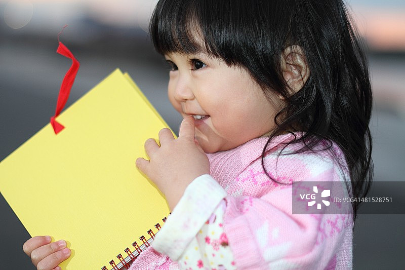 宝宝和书图片素材