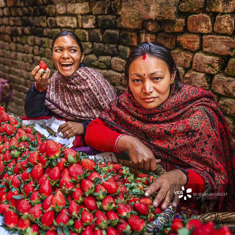尼泊尔加德满都街市新鲜草莓图片素材